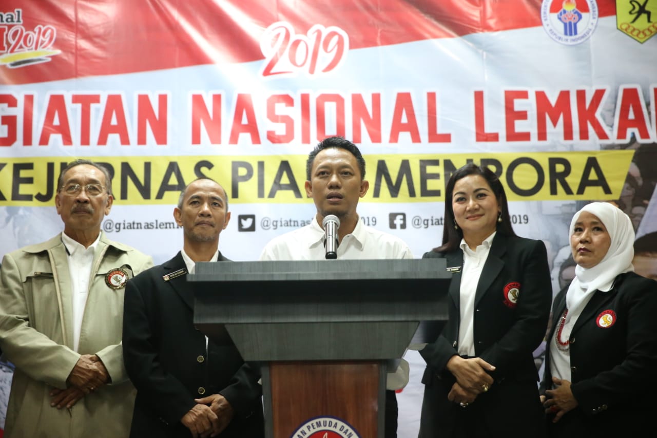 Asisten Deputi Promosi dan Industri Olahraga Kemenpora Sandi Suwardi Hasan atas nama Kemenpora dukung Kejurnas Lemkari.