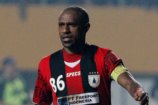 Penyerang Persipura Jayapura Boaz Solossa 