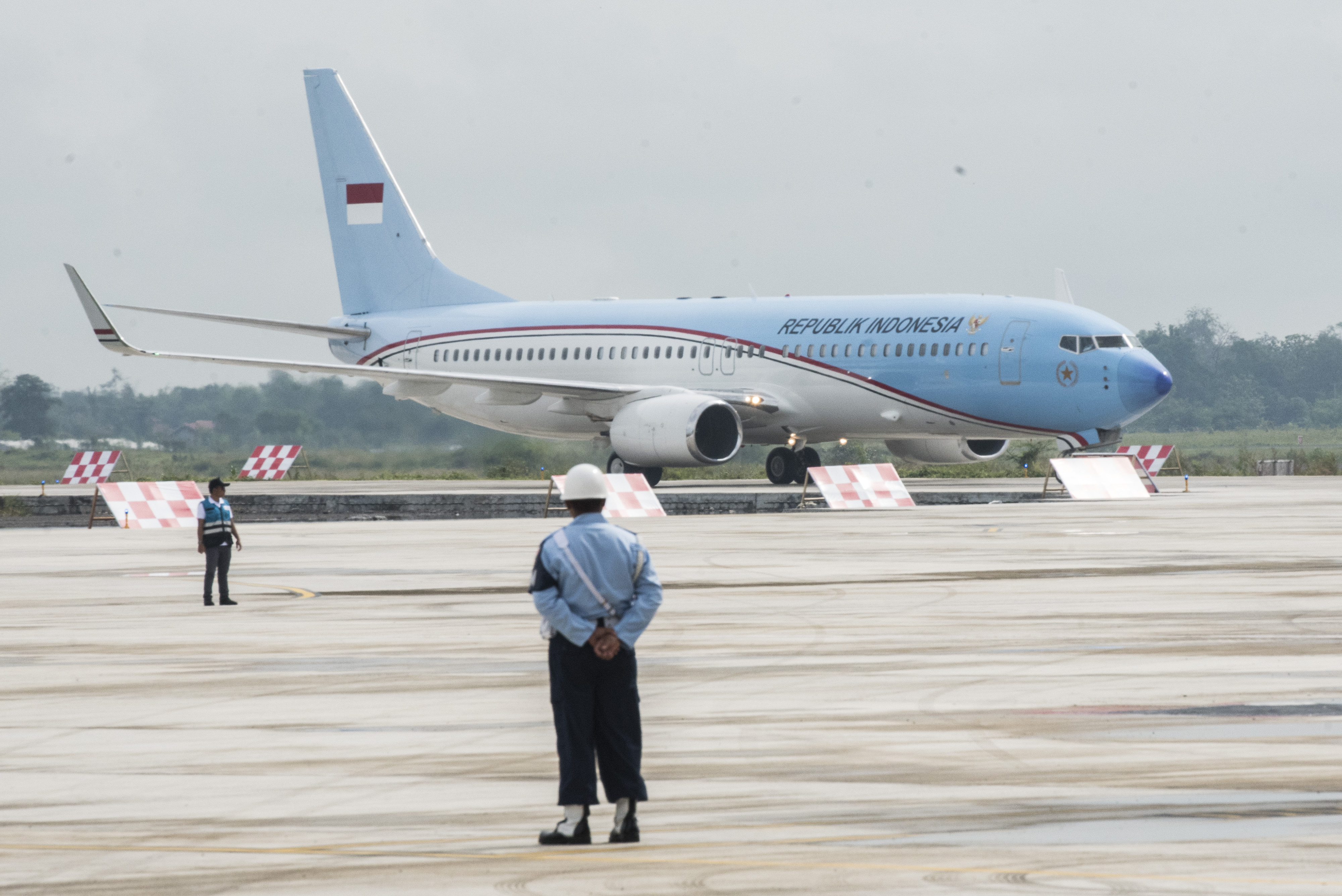 Dengan menggunakan pesawat kepresidenan, Presiden Joko Widodo bertolak menuju Provinsi Kalimantan Barat. 