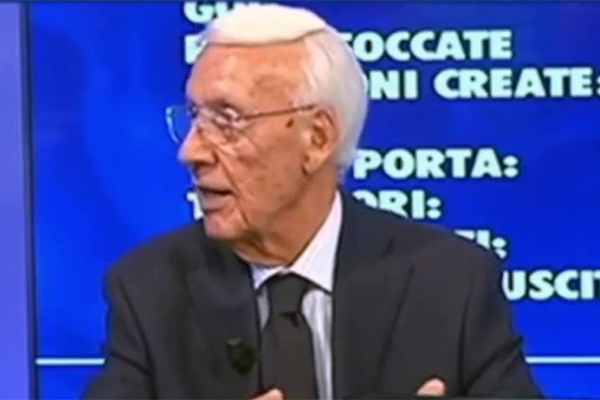 Komentator sepak bola Italia Luciano Passirani