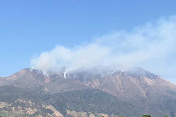 Kebakaran terjadi di Gunung Merbabu yang berada di perbatasan beberapa daerah di Jawa Tengah terus meluas.