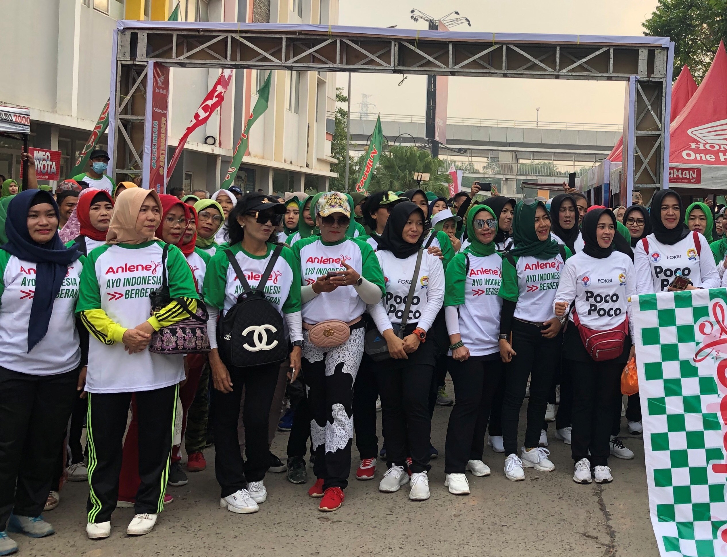  ‘Jalan Santai dan Lomba Senam Aerobik’ dalam rangka merayakan Hari Olahraga Nasional.