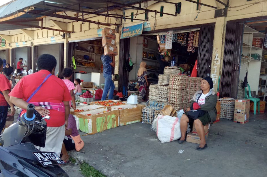 Suasana aktivitas jual beli di Wamena, Jayawijaya, Papua.