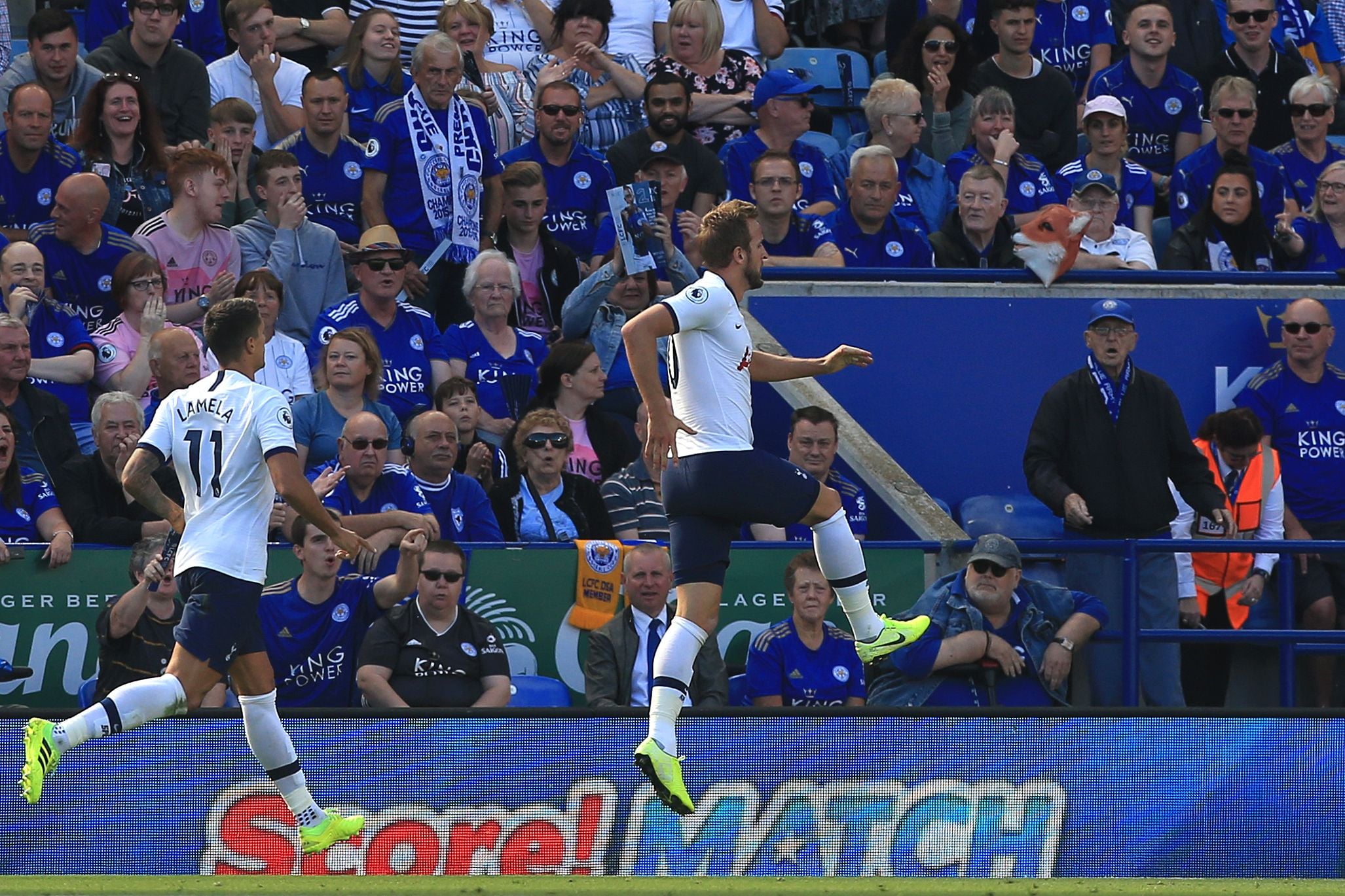 harry Kane saat merayakan golnya ke gawang Leicester