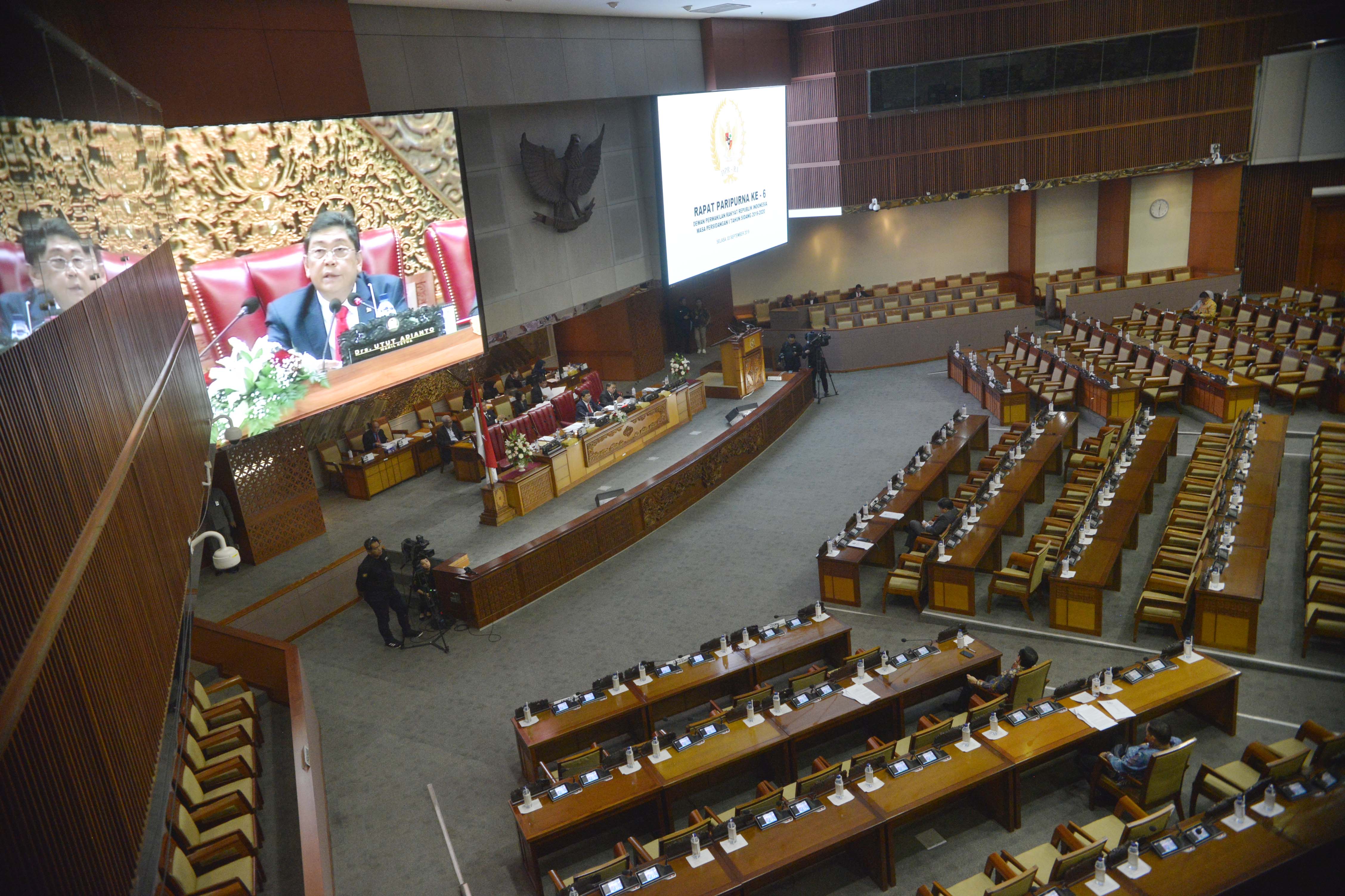 Rapat Paripurna ke-6 DPR Masa Persidangan I Tahun Sidang 2019-2020 di Kompleks Parlemen, Senayan, Jakarta, Selasa (3/9). 