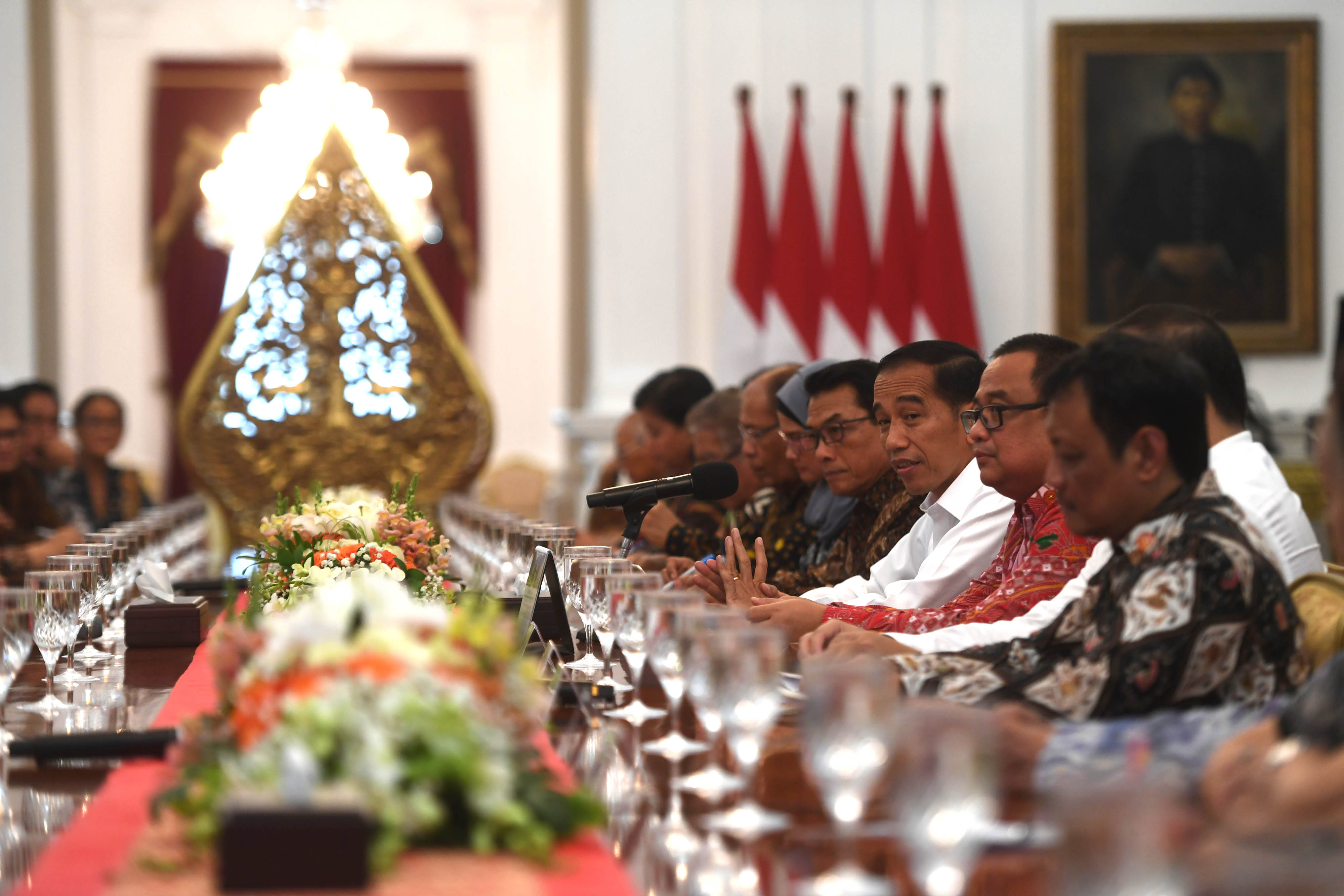 Presiden Joko Widodo (ketiga kanan) 