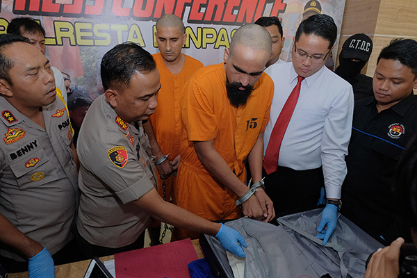 Selundupkan 3 Kg Sabu, Dua Warga India Diamankan di Denpasar