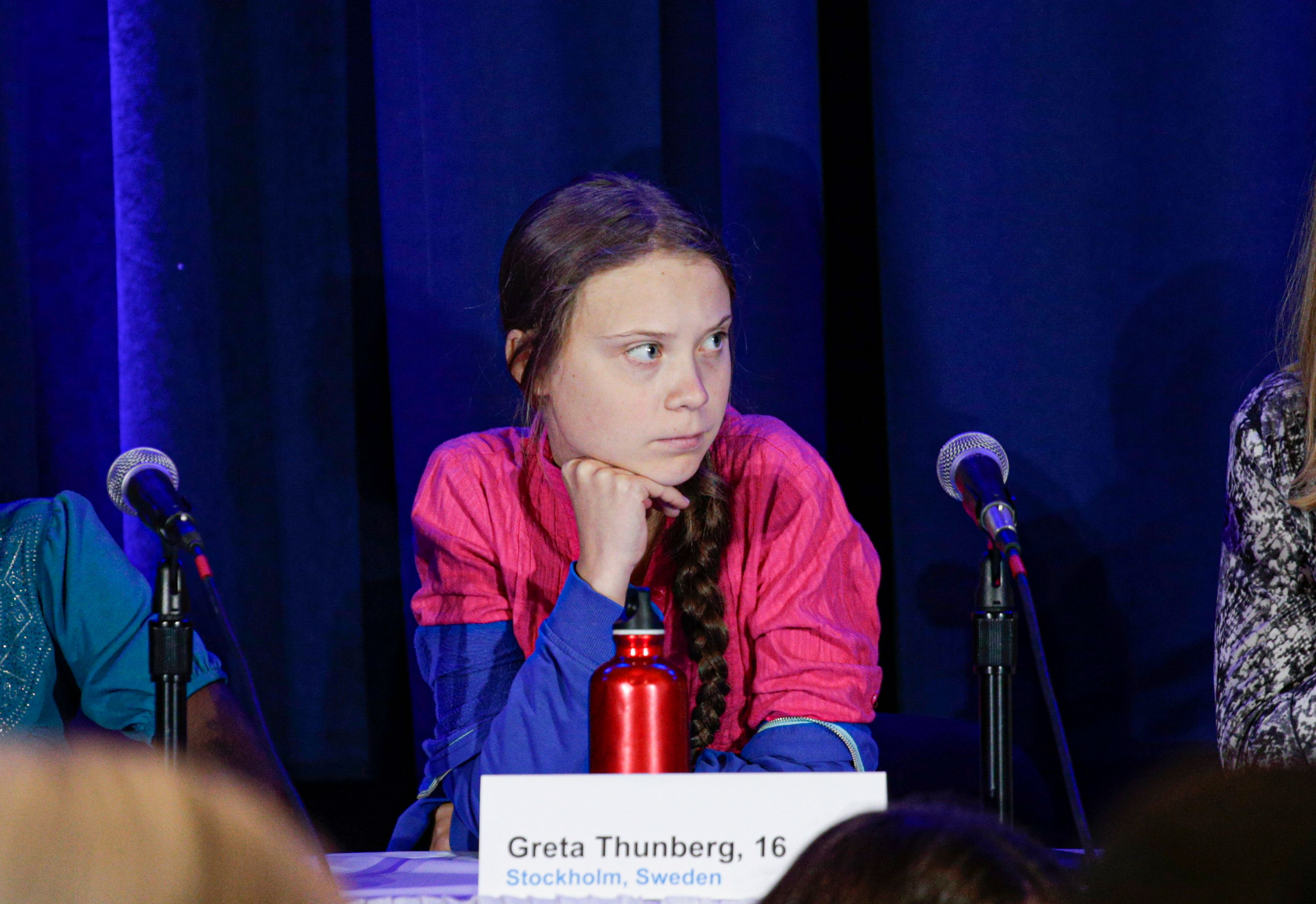 Aktivis iklim Swedia Greta Thunberg saat jumpa pers bersama 16 anak dari sejumlah negara di Gedung UNICEF, New York, AS, Senin (23/9).