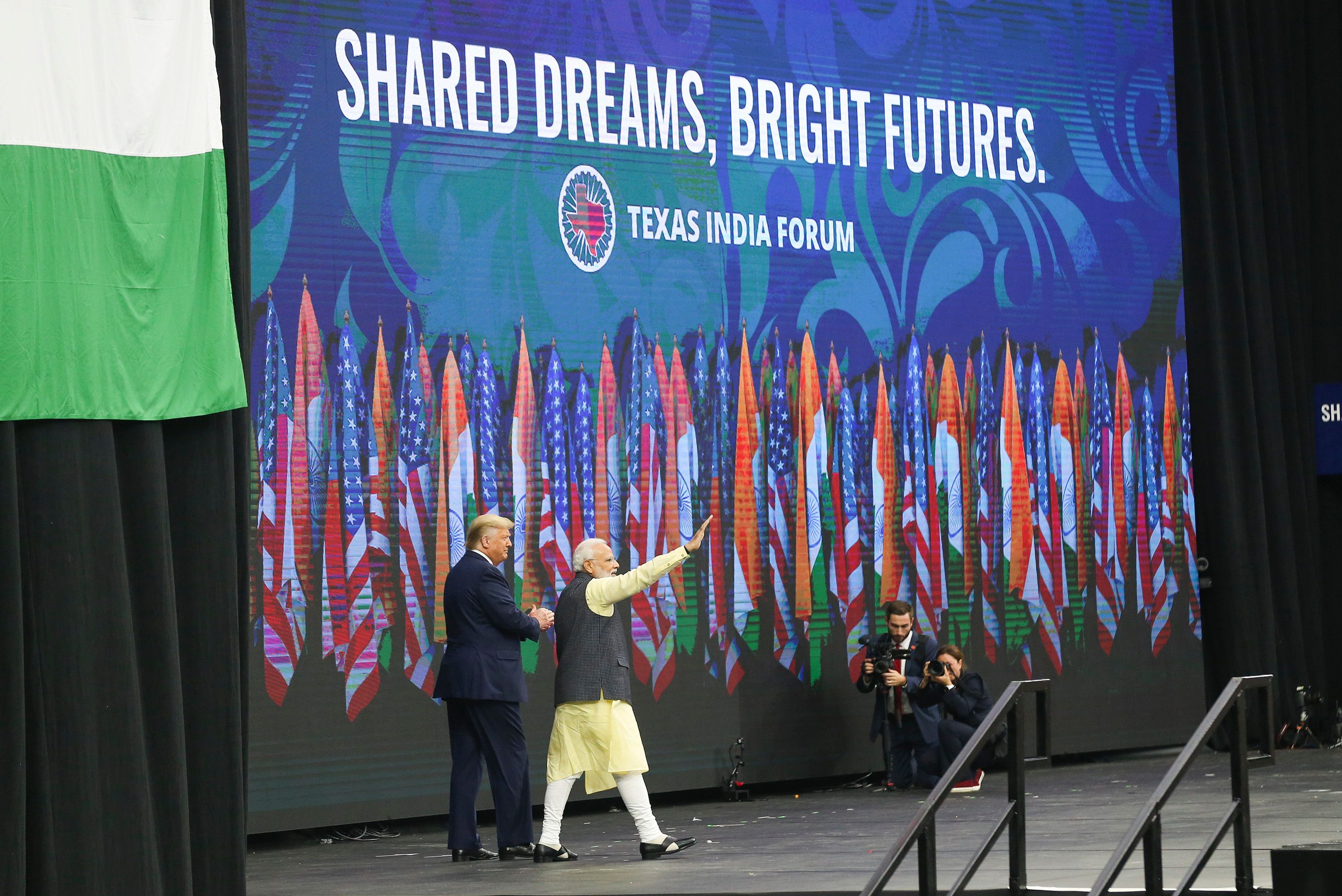 Presiden AS Donald trump bersama Perdana Menteri India Narendra Modi di Texas, Amerika Serikat