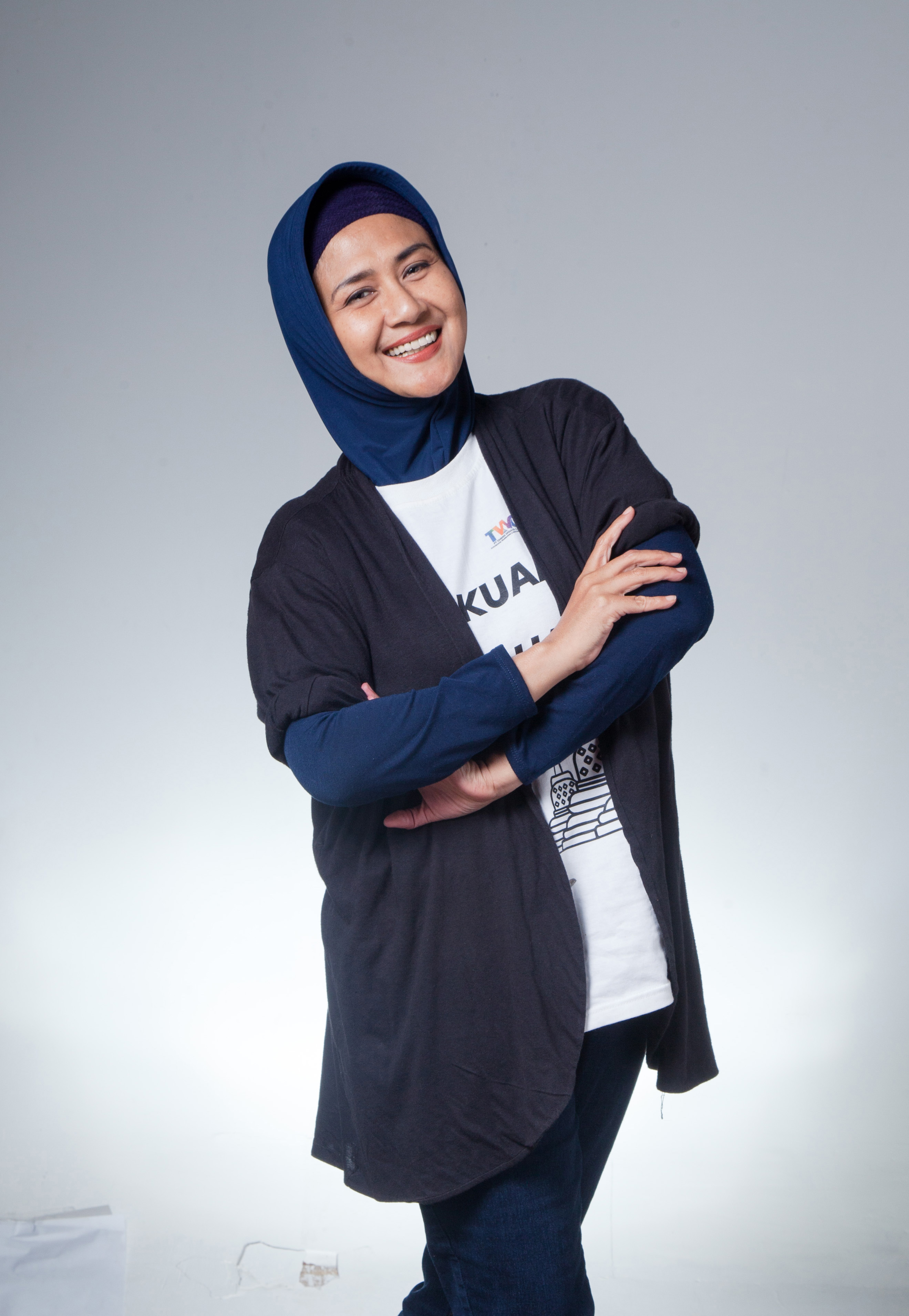 Aktris Ria Irawan saat sesi foto di Gedung Media Indonesia, Kedoya, Senin (18/03)