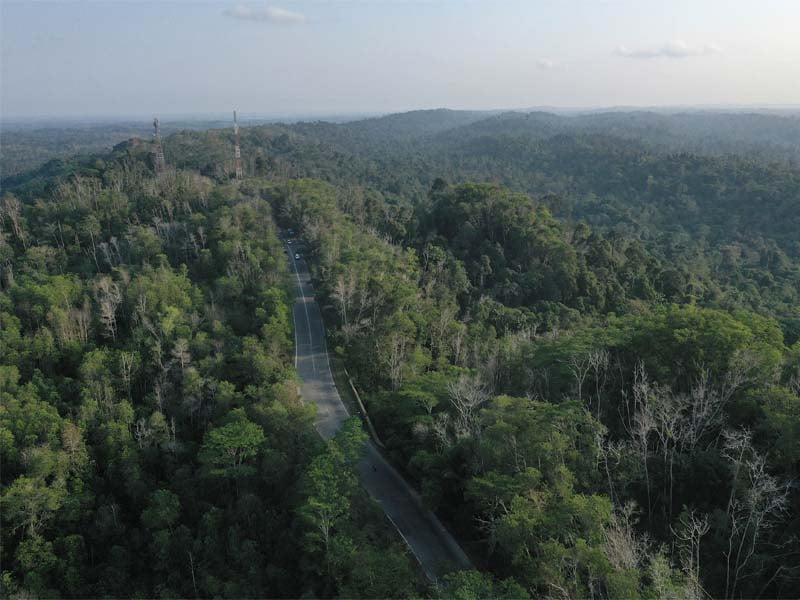 Pemandangan Bukit Soeharto di Kalimantan Timur, yang masuk dalam kecamatan yang akan menjadi tujuan pemindahan ibu kota baru. 