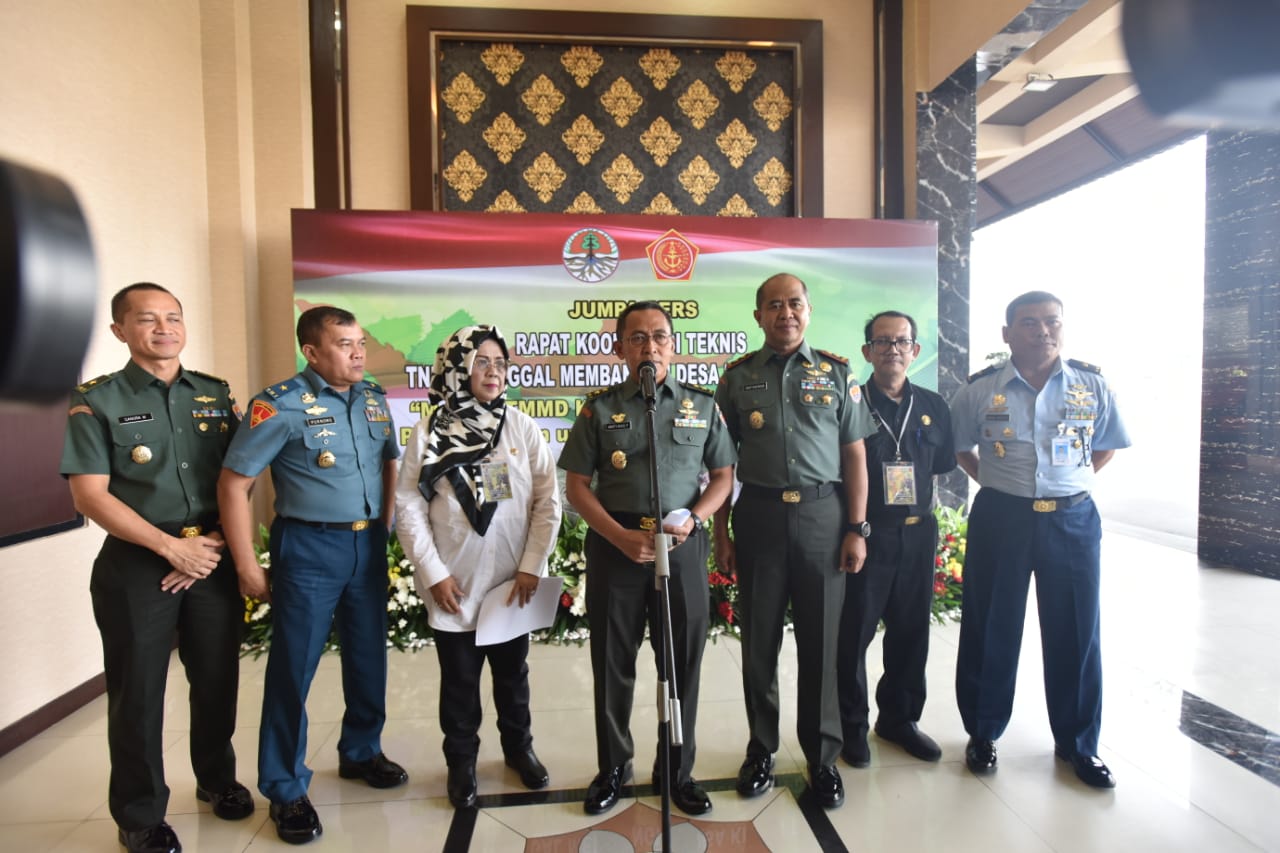 Asisten Teritorial KSAD Mayjen Bakti Agus Fadjari (tengah)