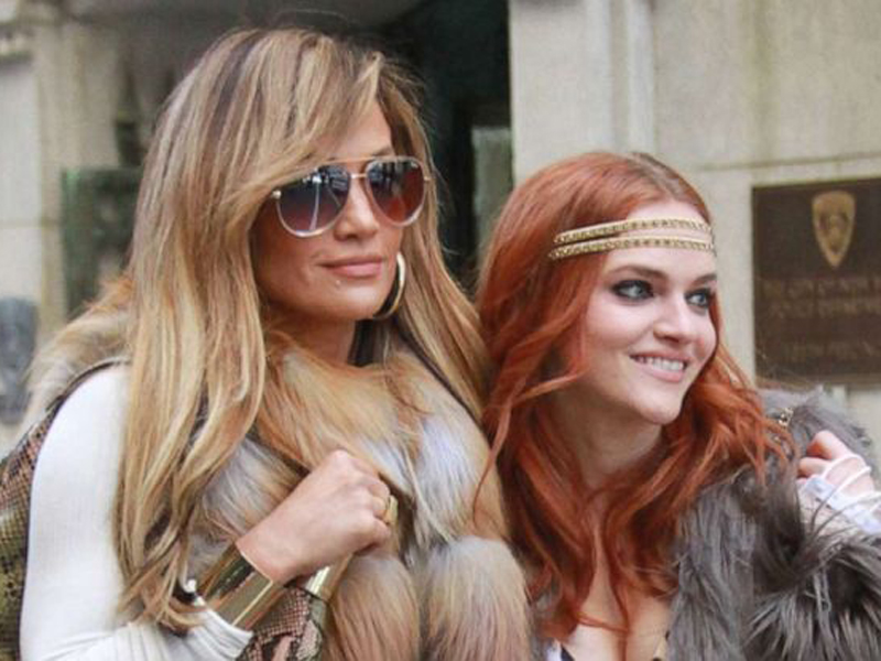 Salah satu adegan dalam film Hustlers (2019) yang dibintangi Jennifer Lopez.