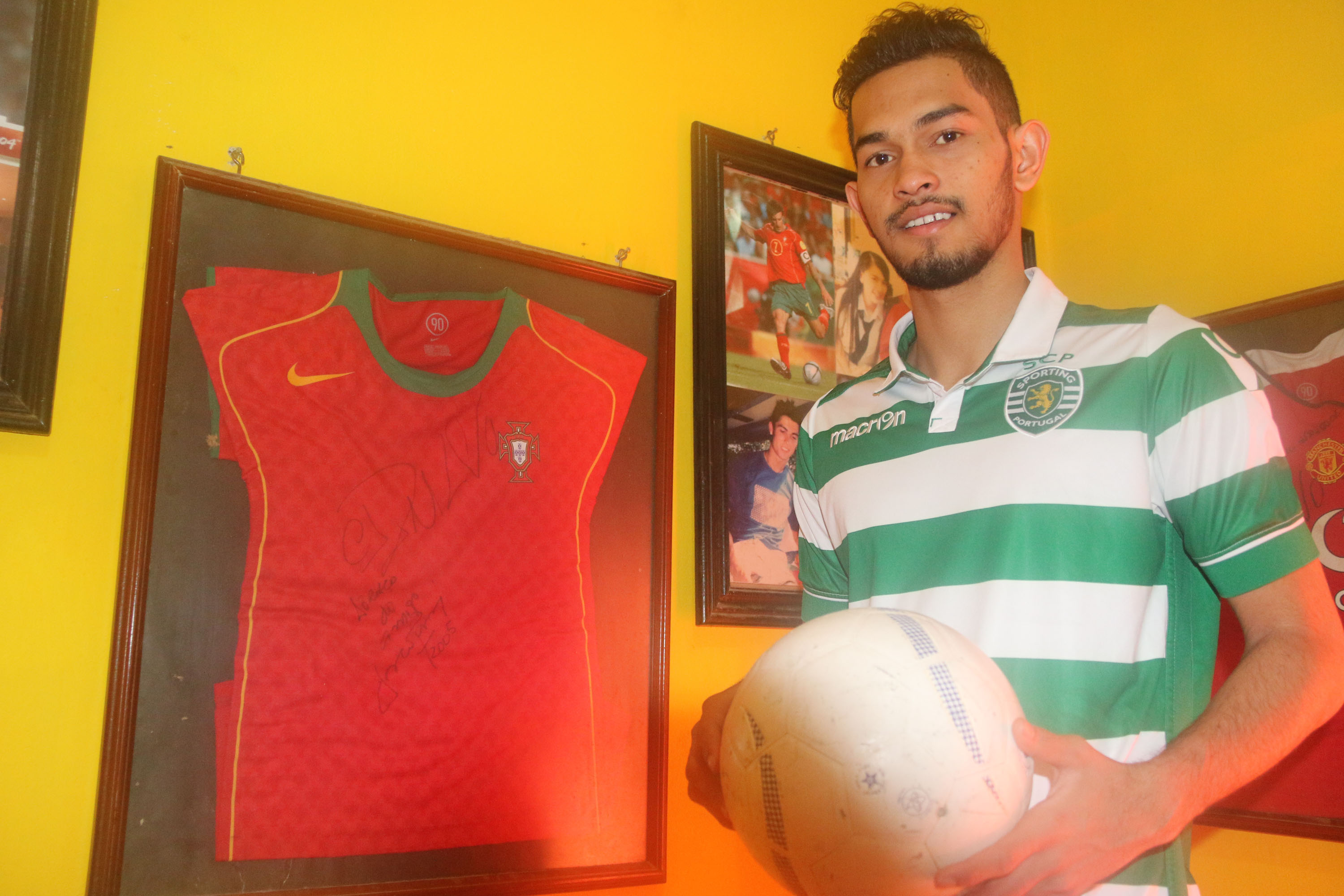 Anak angkat Christianto Ronaldo, Martunis, saat masih berusiah 19 tahun.