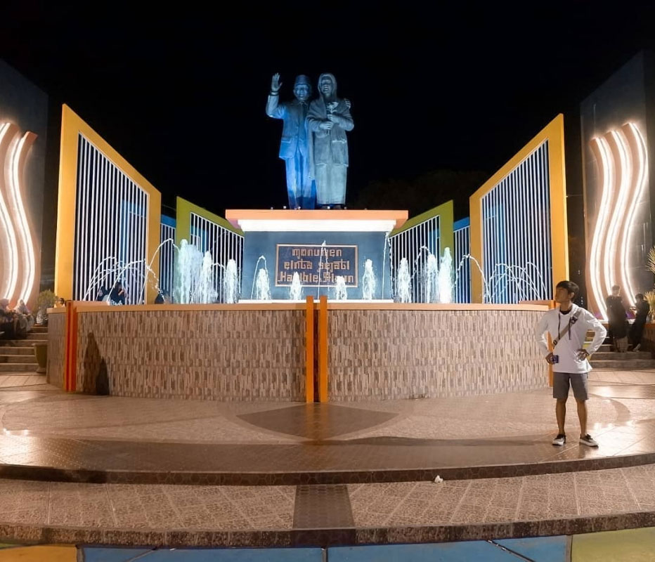 Monumen Cinta Sejati Ainun-Habibie.  