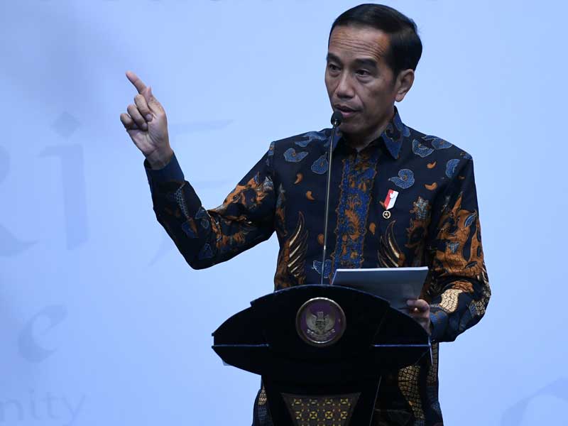 Presiden Joko Widodo memberikan sambutan saat membuka Forum Titik Temu di Jakarta, Rabu (18/9/2019).