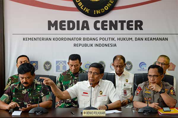 Menko Polhukam Wiranto, Panglima TNI Marsekal TNI Hadi Tjahjanto dan Kapolri Jenderal Pol Tito Karnavian
