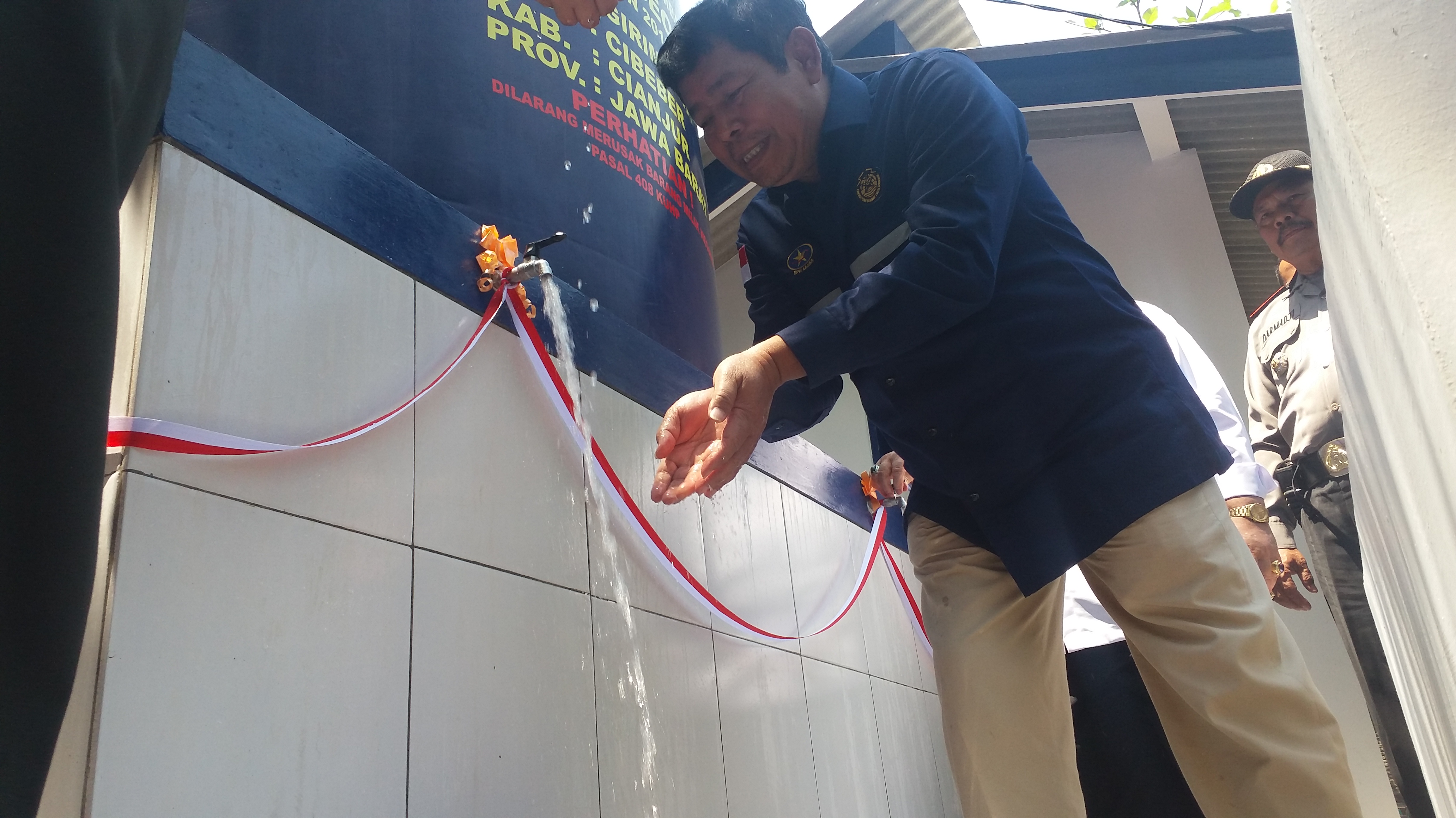 Peresmian sumur bor di Desa Girimulya Kecamatan Cibeber Cianjur, Rabu (11/9). 