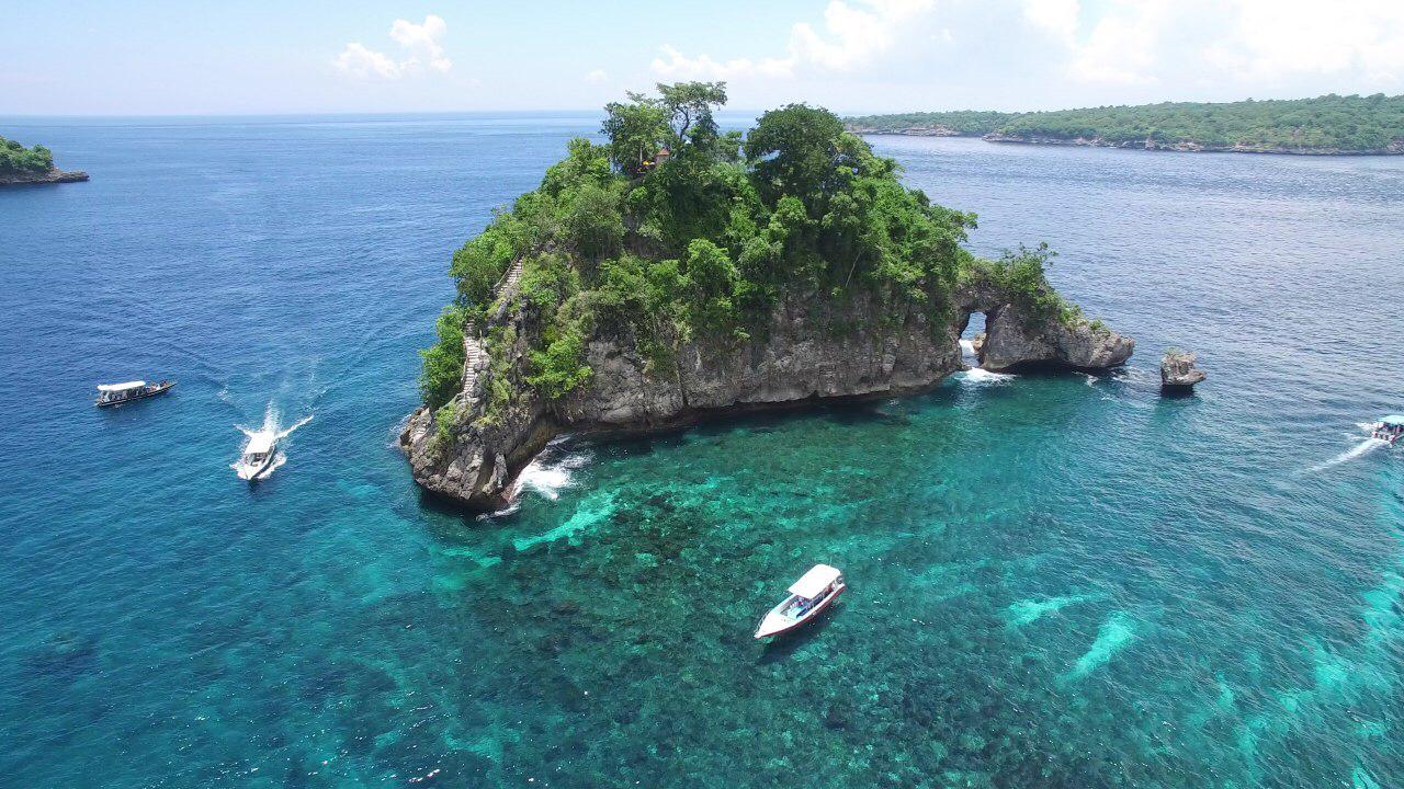 Salah satu objek wisata di Nusa Penida, Bali yang menjadi daya tarik untuk para wisatawan.
