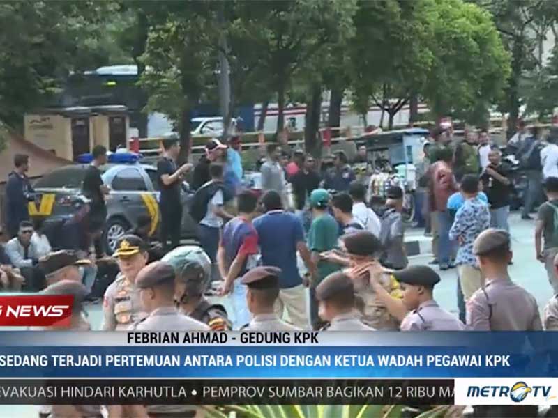 Suasana kerusuhan di depan gedung KPK, Jumat (13/9/2019)