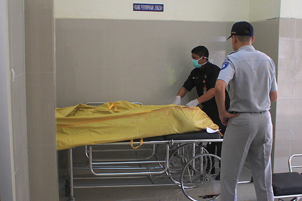 Delapan Jenazah Korban Tabrakan Bus dan Truk Dijemput Keluarga