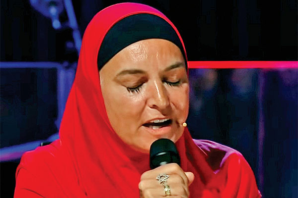 Sinead O'Connor Kembali dengan Hijab