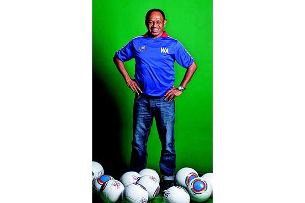 Setelah gantung sepatu, Rully tetap mengabdi untuk sepak bola Indonesia.