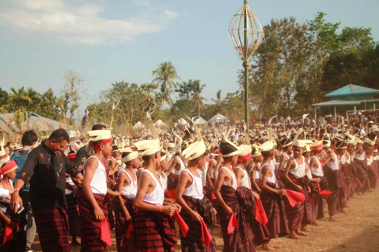 Atraksi Budaya Massal Buka Festival Lamaholot, Kabupaten Flores Timur (Flotim), Nusa Tenggara Timur.