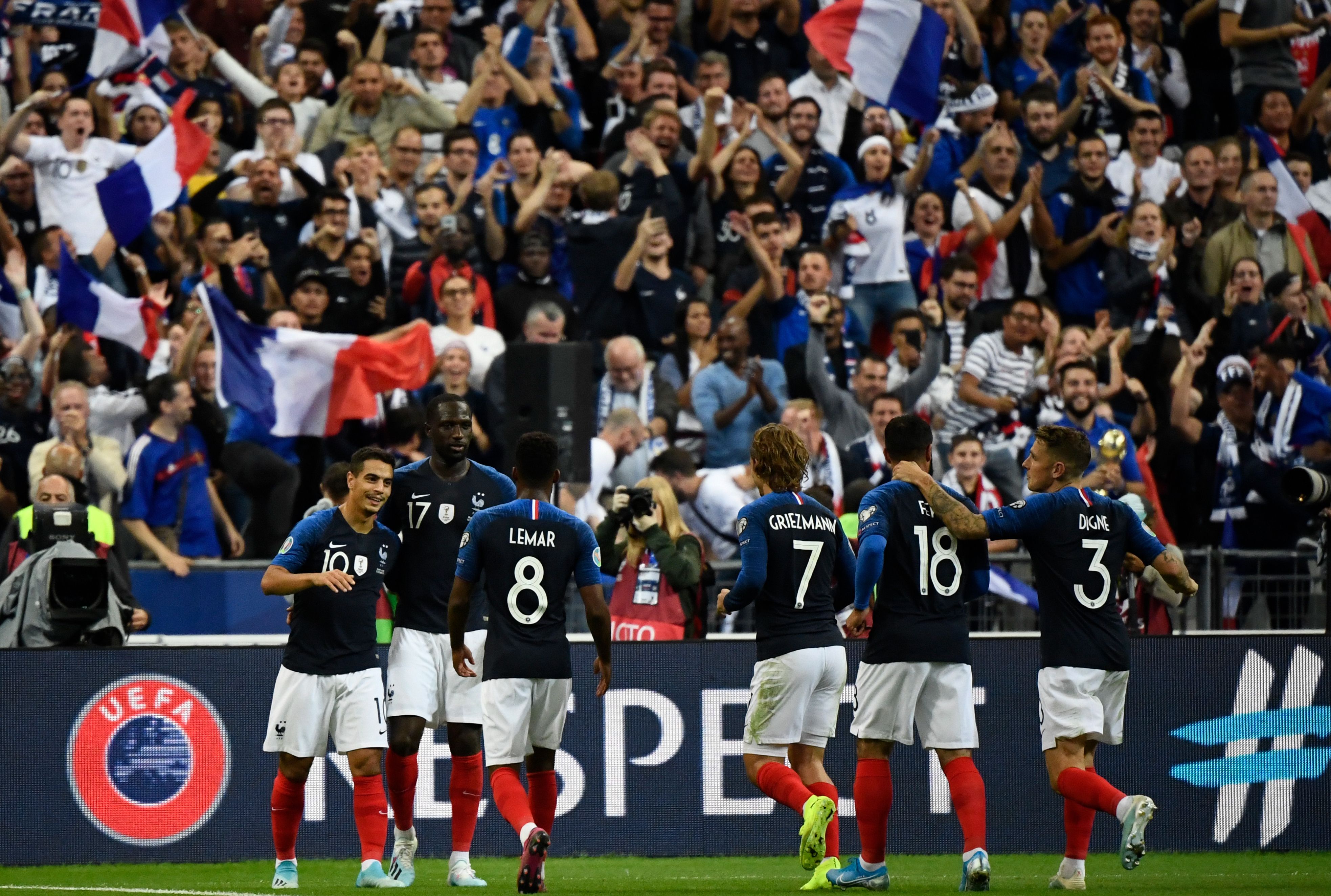 Para pemain Prancis melakukan selebrasi dalam laga kualifikasi Piala Eropa 2020 melawan Andorra.