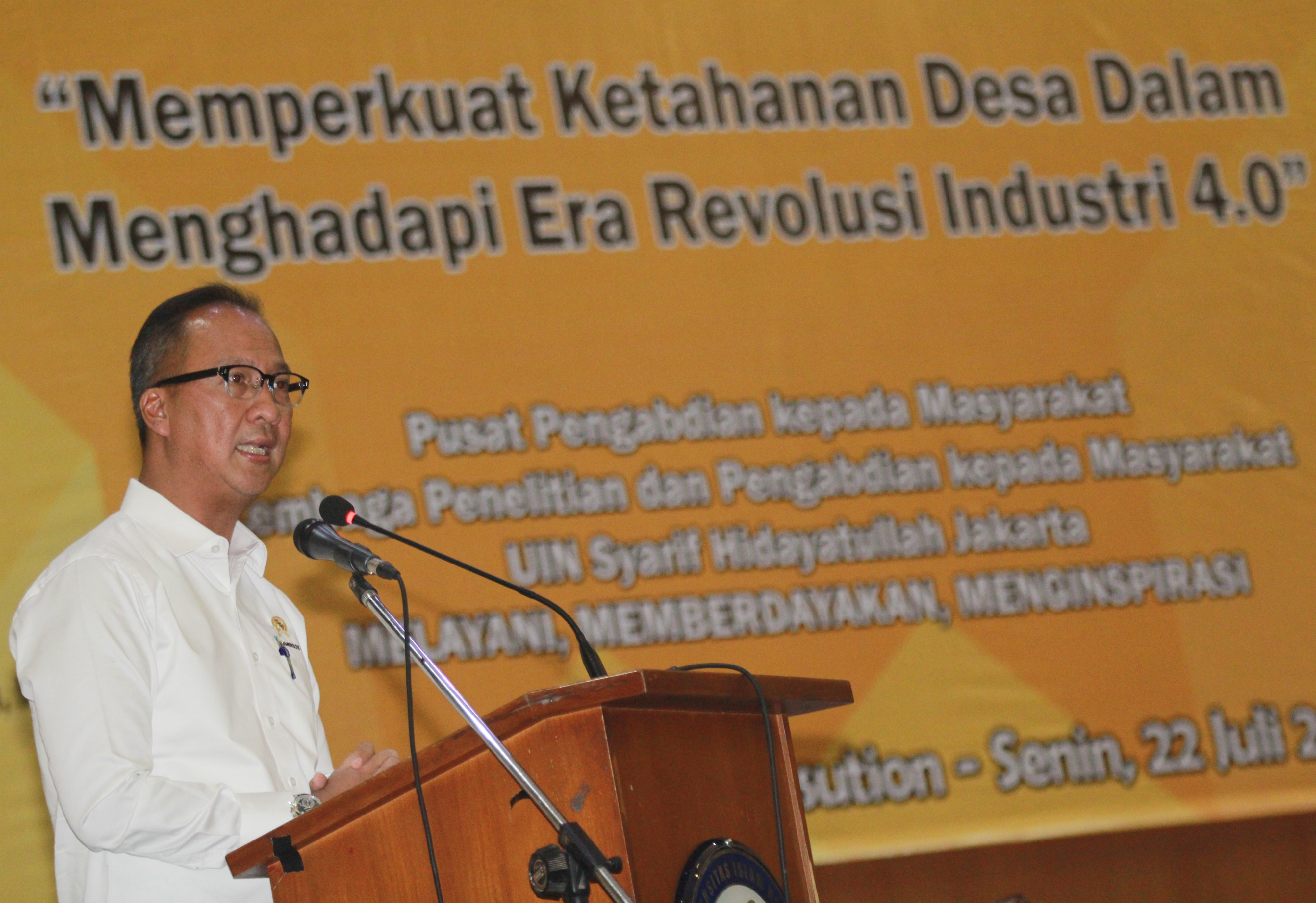 Menteri Sosial Agus Gumiwang Kartasasmita