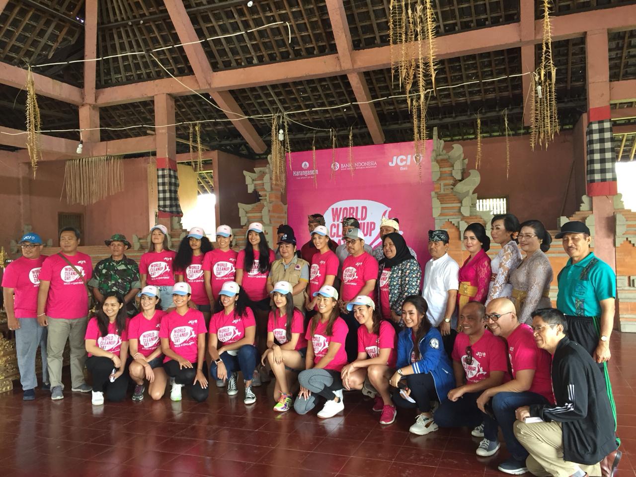 Finalis Miss World ambil bagian dalam World Clean Up Day di Bali