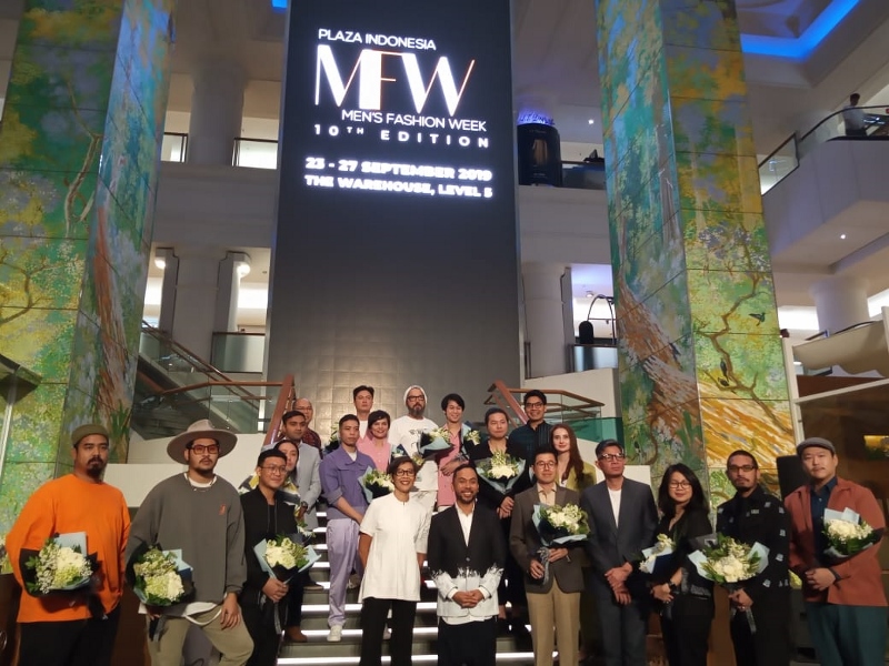 Para designer yang terlibat dalam MFWPI 2019. Tahun ini mereka mengusung tema Eco Age sebagai bentuk keperulian akan lingkungan..