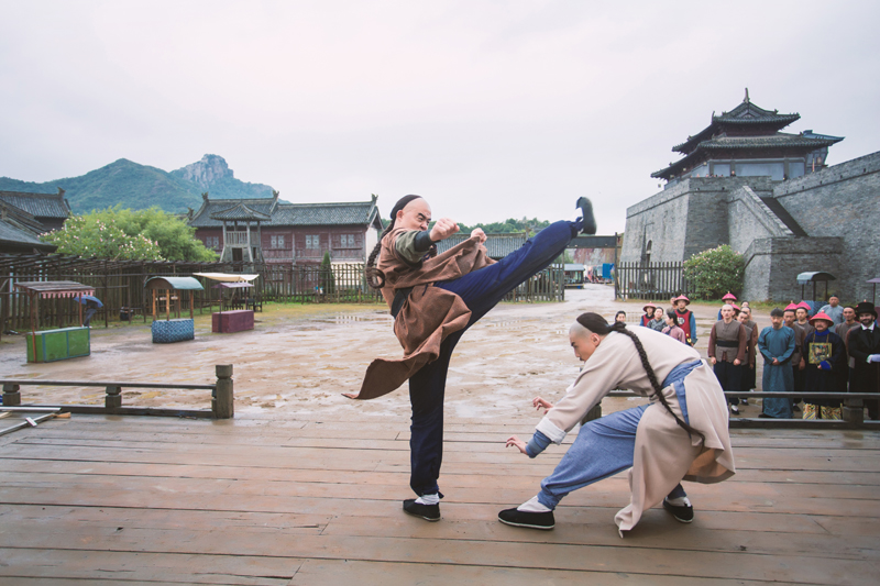 Salah satu adegan dalam film Master of the Nine Dragon Fist: Wong Ching-ho