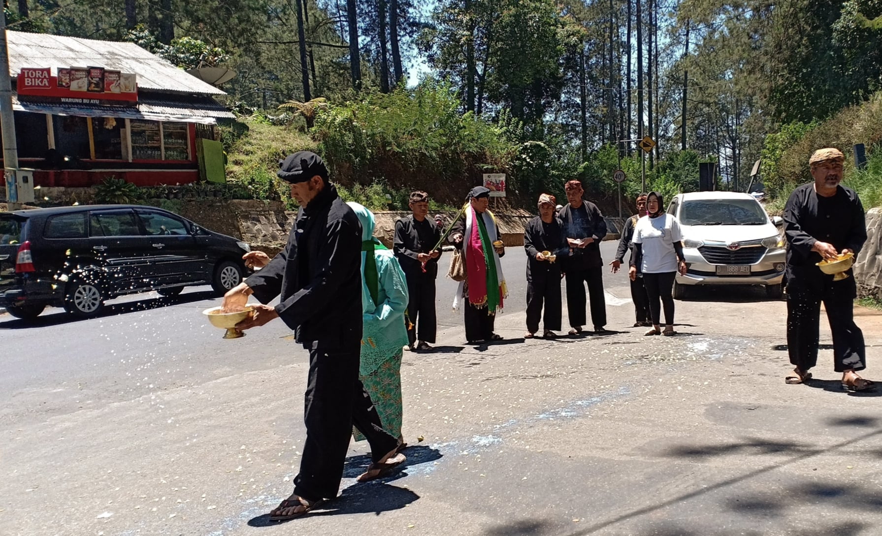 Uoacara ruwatan Gunung Tangkuban Parahu digelar setiap 10 Muharram atau hari ini Selasa (10/9). 