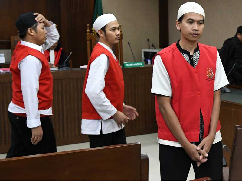 Tiga terdakwa kasus kerusuhan 21-22 Mei 2019, Nasrudin (kanan), Muhammad Yasir (tengah) dan Fedrik Mardiansyah (kiri).