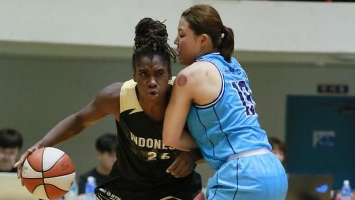 Kim Pierre-Louis (kiri) bakal dinaturalisasi menjadi warga negara Indonesia. 