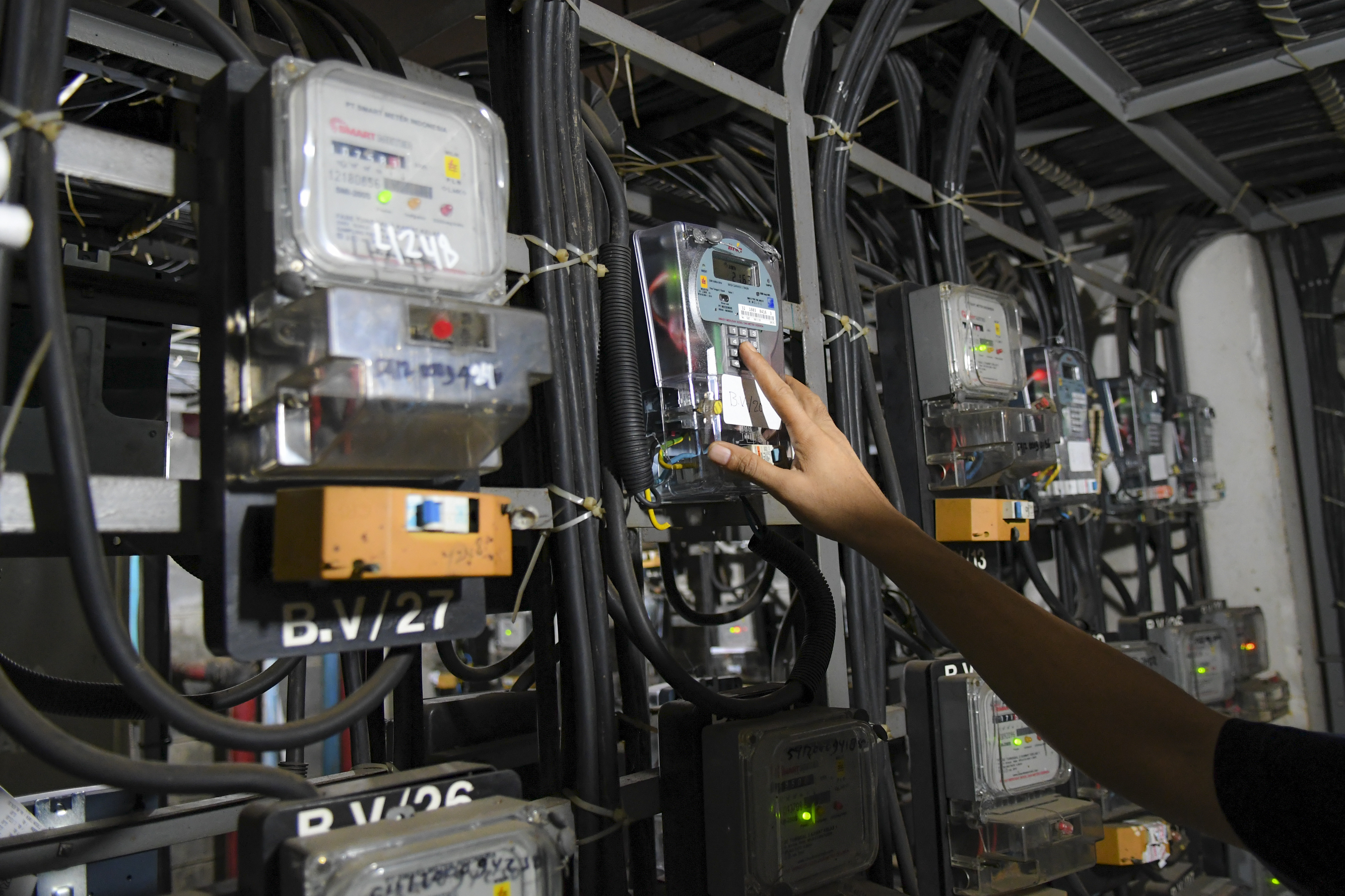 SUBSIDI LISTRIK PELANGGAN 900 VA DICABUT