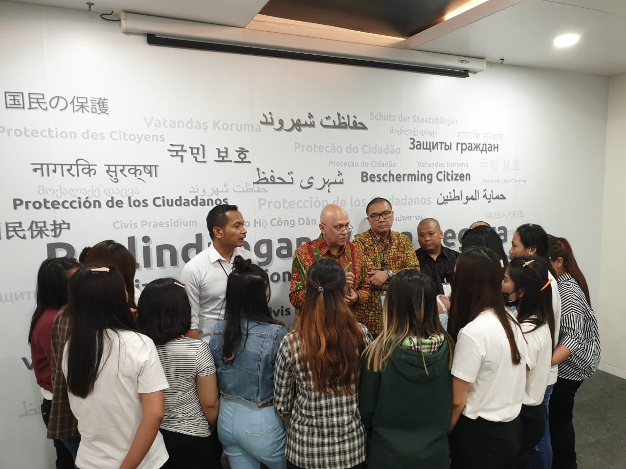 Kemenlu memulangkan 14 WNI korban pengantin pesanan