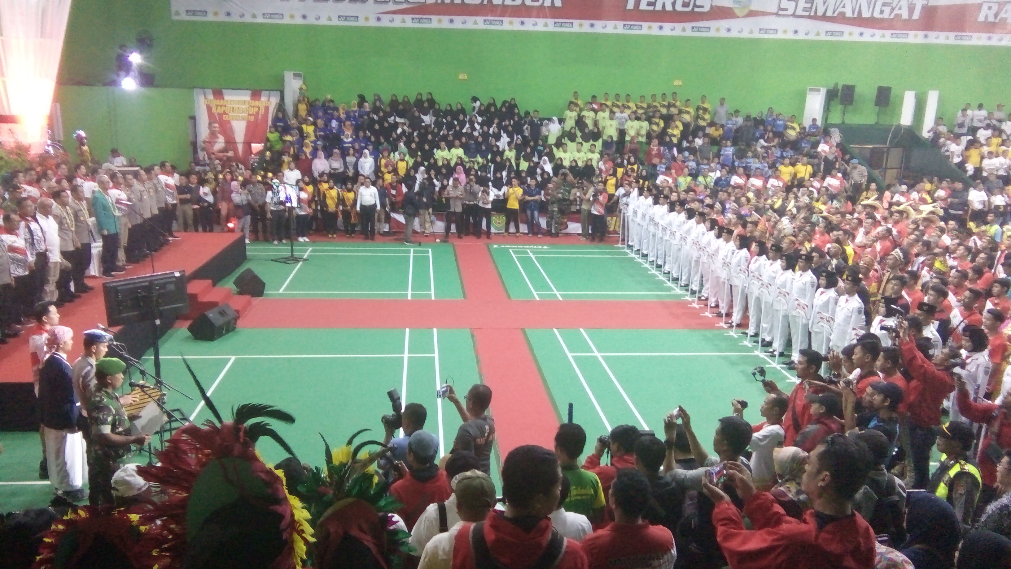 Pembuikaan Turnamen Bulutangkis Kapolda Cup ll digelar di Gedung OlahragaBulutangkis Susi Susanti Dadaha, Kota Tasikmalaya, Jumat (20/9).