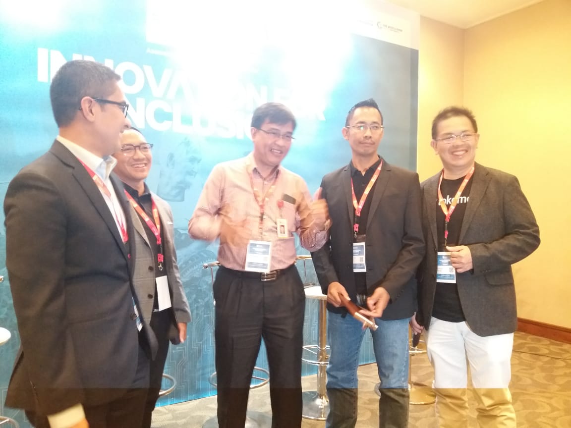  Co-Founder dan CEO Tokomodal, Chris Antonius (tengah), saat peluncuran Tokomodal.
