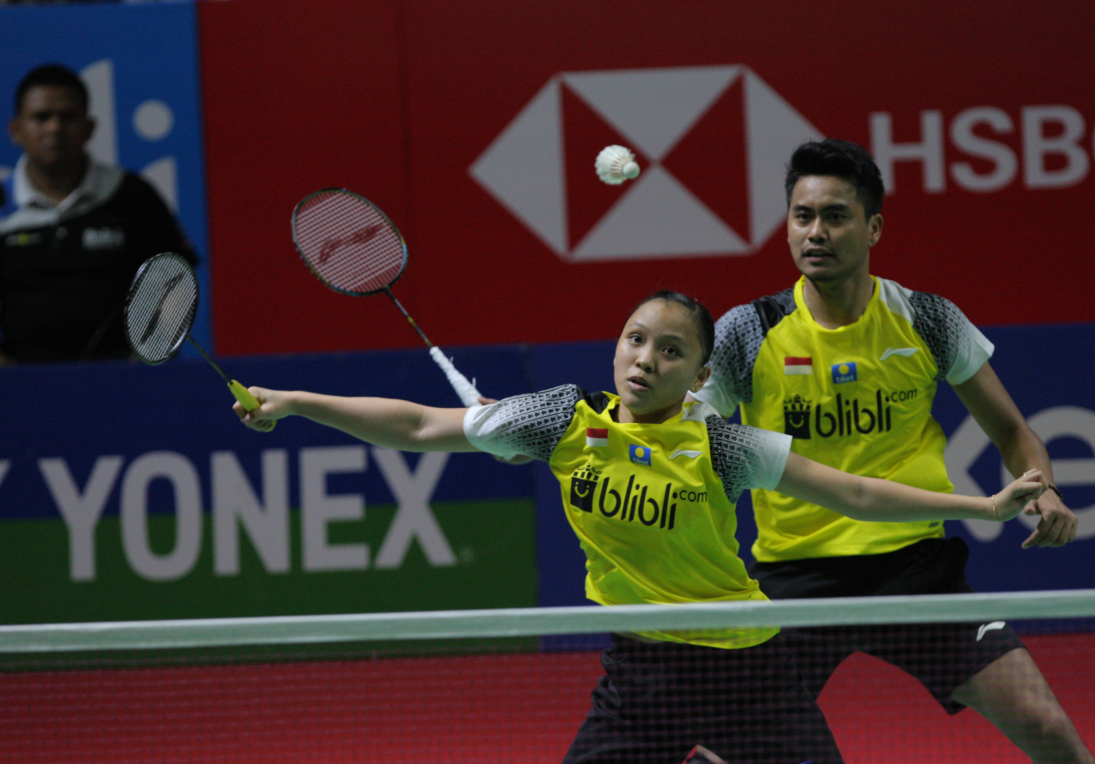 Pasangan ganda campuran Indonesia Tontowi Ahmad/Winny Oktavina Kandow