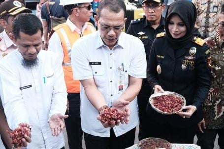 Maluku Utara melaksanakan ekspor perdana rempah-rempah dari Maluku Utara, pada Jumat (13/09).