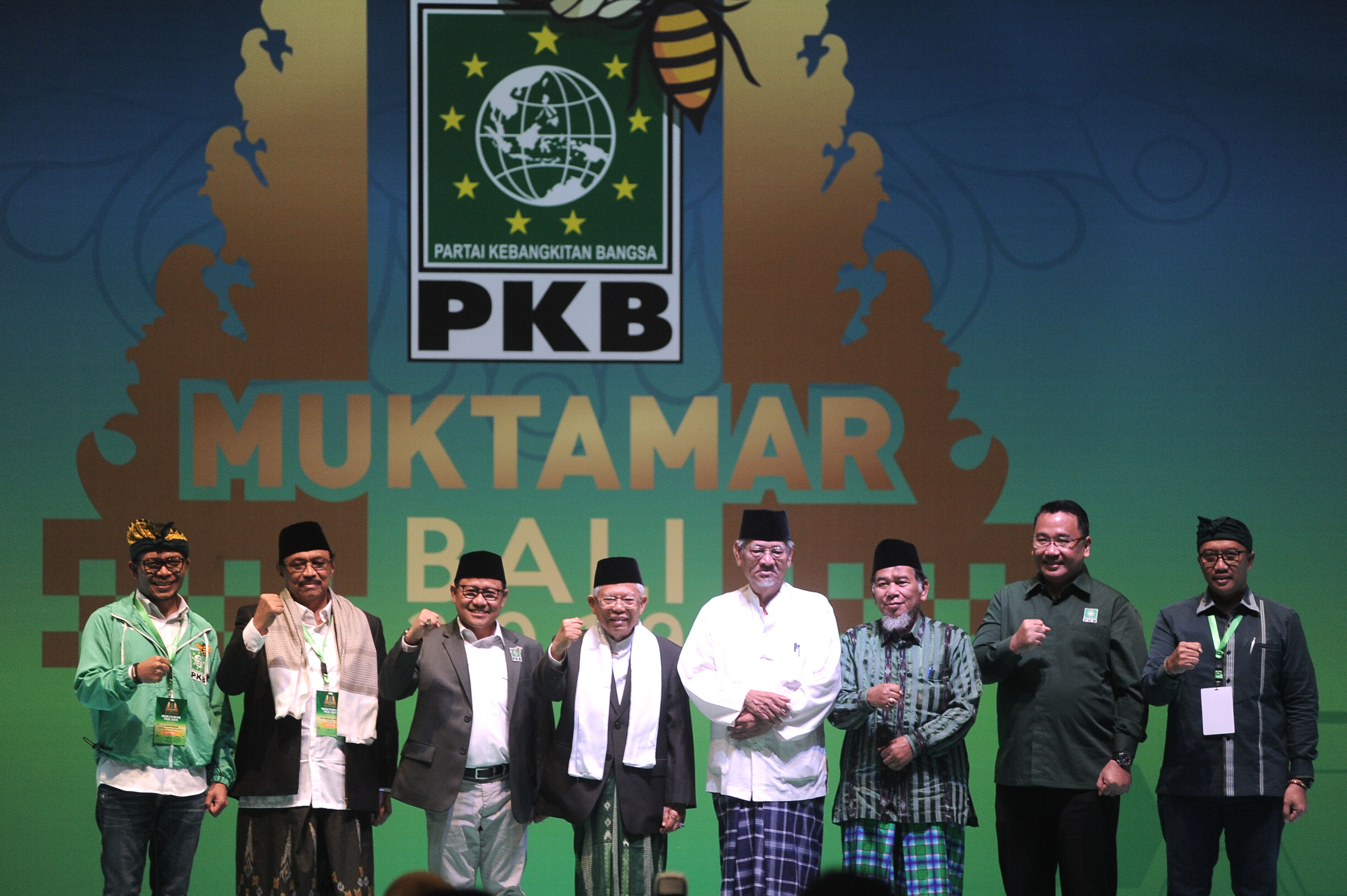 Hanif Dhakiri (kiri)