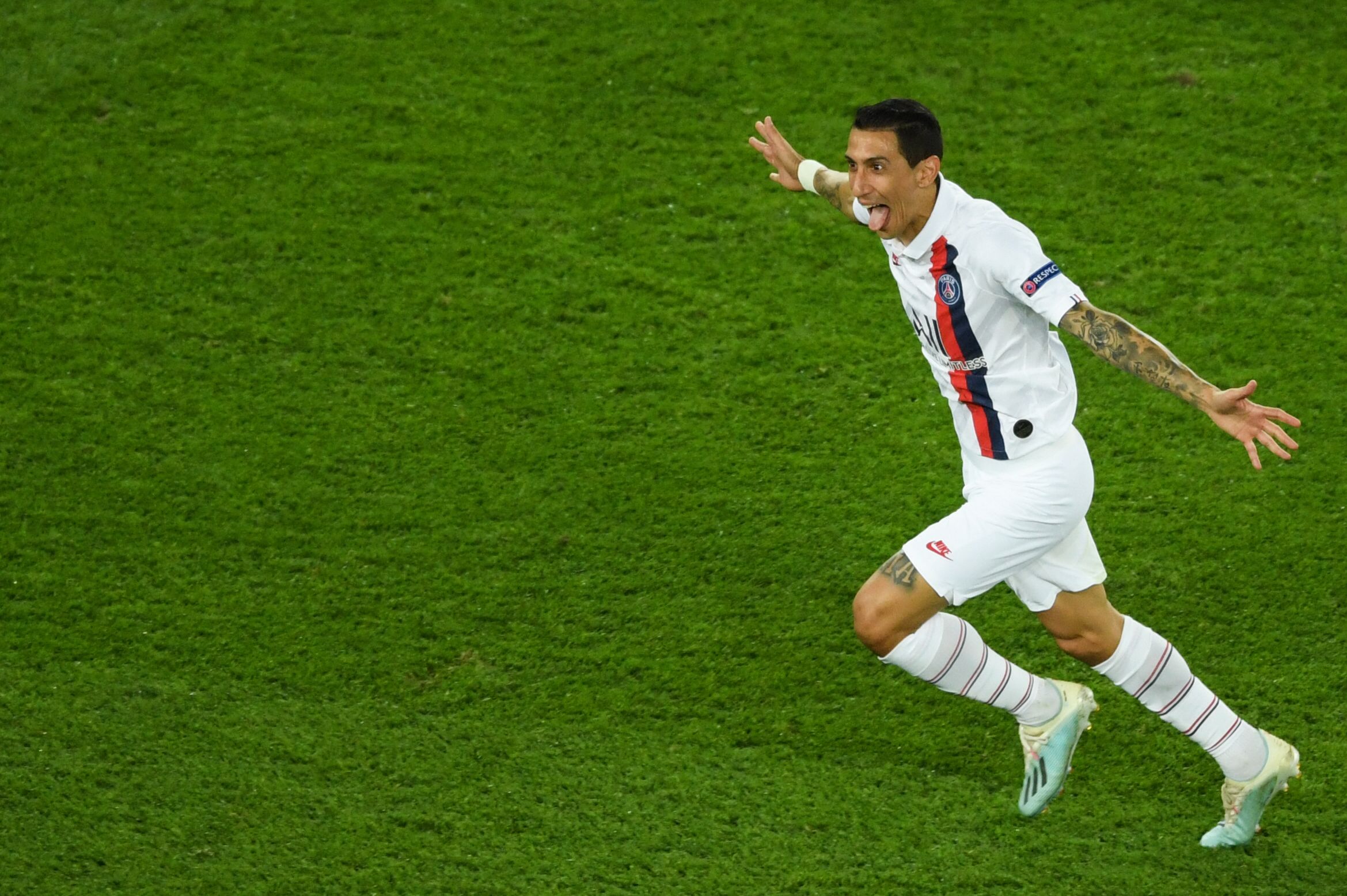 Selebrasi Angel Di Maria usai menjebol gawang Real Madrid di laga Liga Champions.