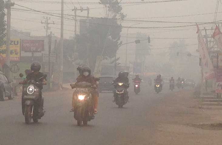 kabut asap kian pekat di kota jambi: