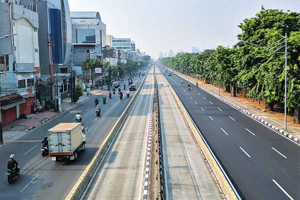 Suasana kelancaran arus lalu lintas di Jalan Hayam Wuruk, Jakarta Pusat, kemarin.