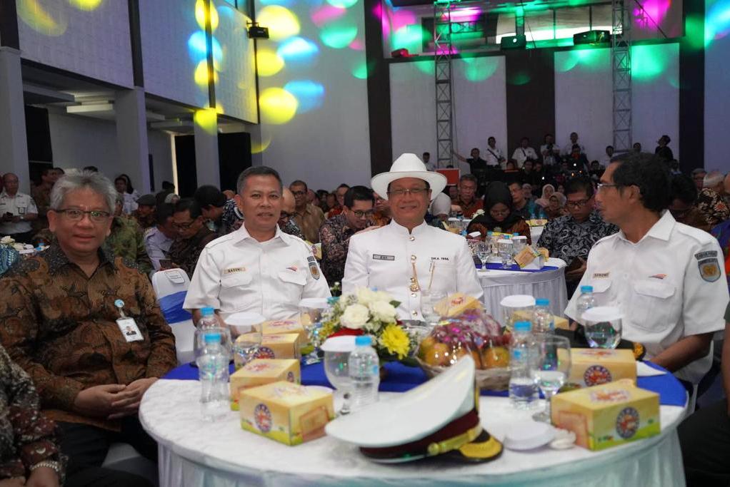 bank bjb & KAI menyepakati MoU tentang Jasa & Layanan Perbankan yang ditandatangi oleh Direktur Keuangan PT KAI dan Dirut bank bjb.