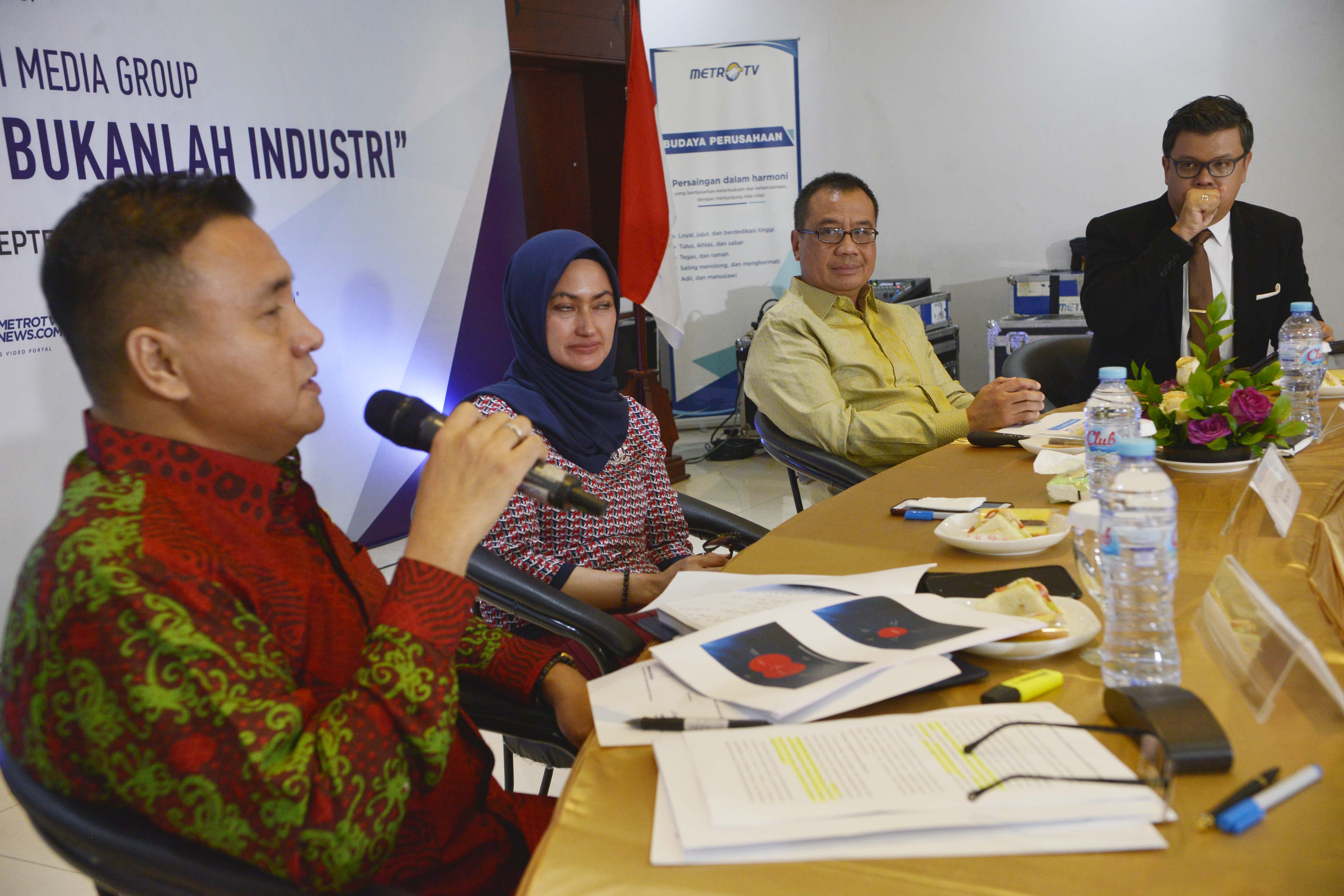  Direktur Utama Angkasa Pura I Faik Fahim (kedua dari kanan)