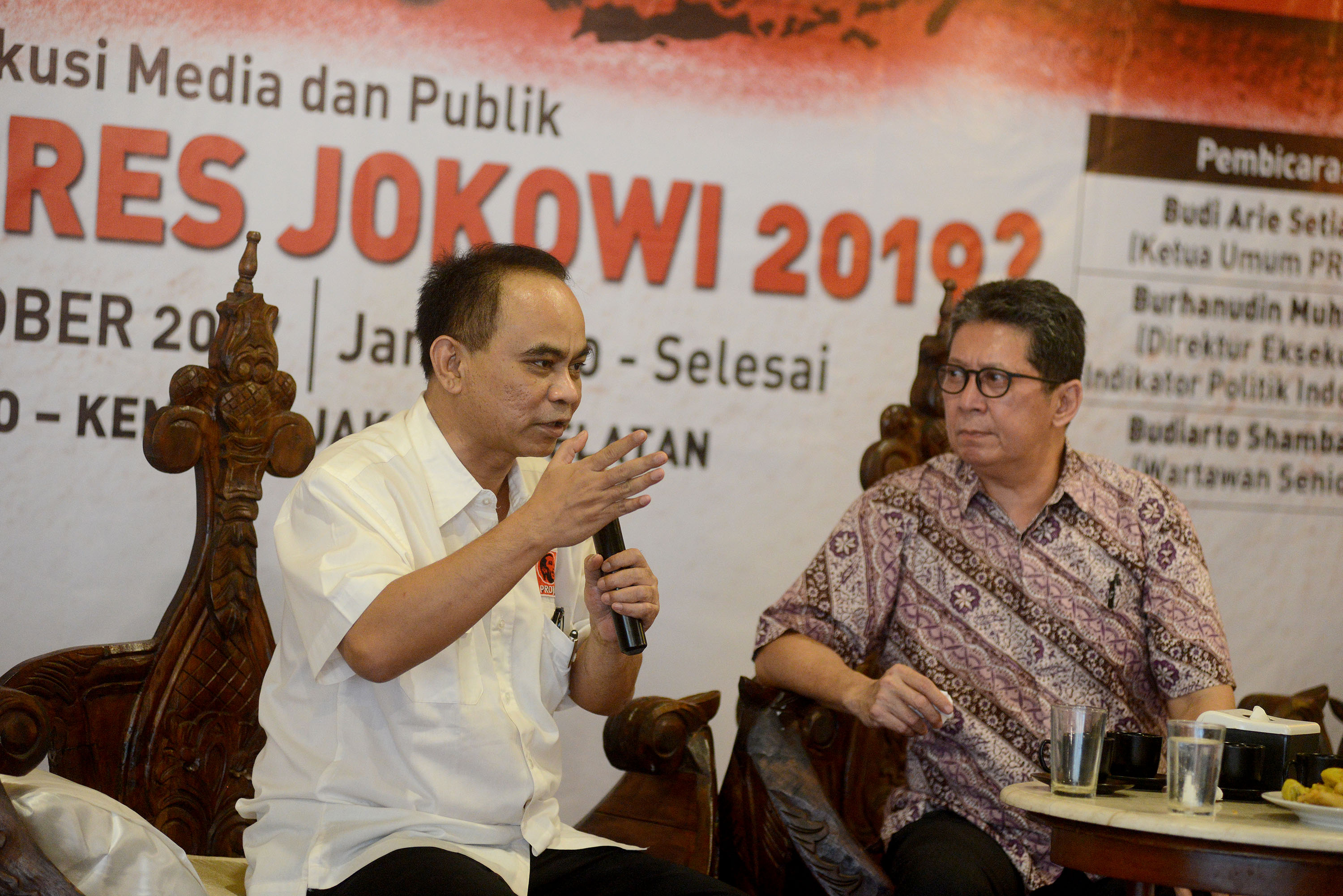  Ketua Umum Projo Budi Arie Setiadi (kiri) 