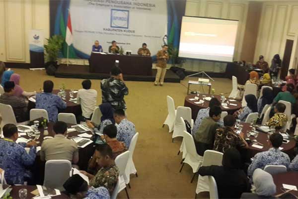 Wakil Gubernur Jawa Tengah Taj Yasin membuka acara seminar 